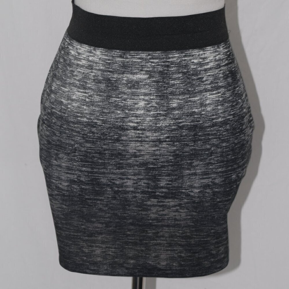 EUC 16”L Sporty Bodycon Mini Skirt A. Byer Womens XL Black White Elastic Waist